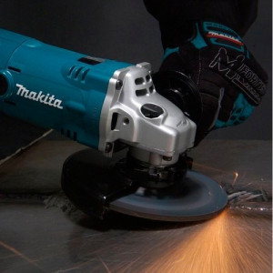Кутова шліфмашина Makita GA7020